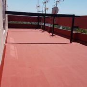 Hidrolimza - Trabajos Verticales terraza con piso rojo